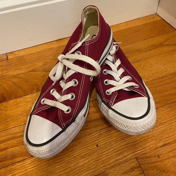girls maroon converse
